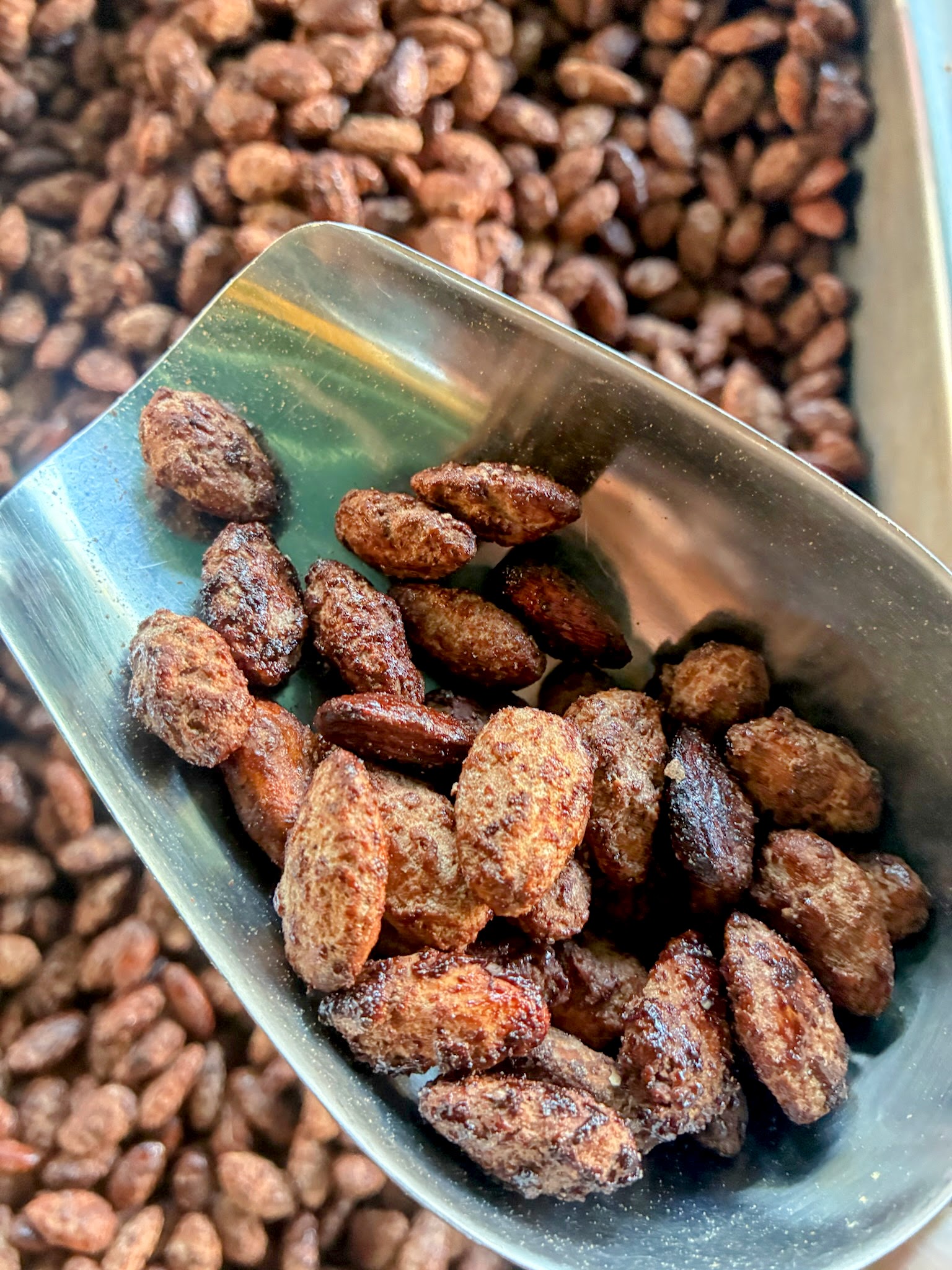 Cinnamon flavor roasted almonds